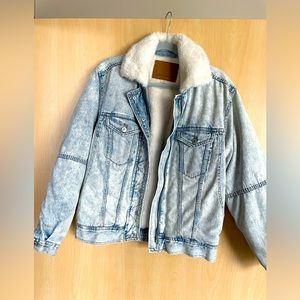 Jean jacket with a fur collar- medium weight, size small! Never worn